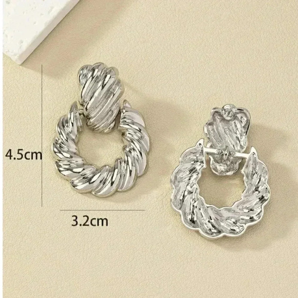 Silver Twist texture drop earrings chic trendy contemporary - Picture 2 of 2